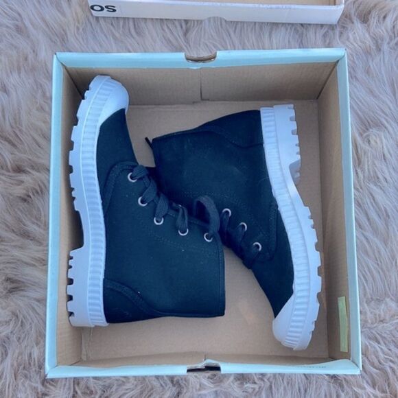 SO Dragonfruit Lace up Ankle Boots in Black/White - Picture 2 of 10